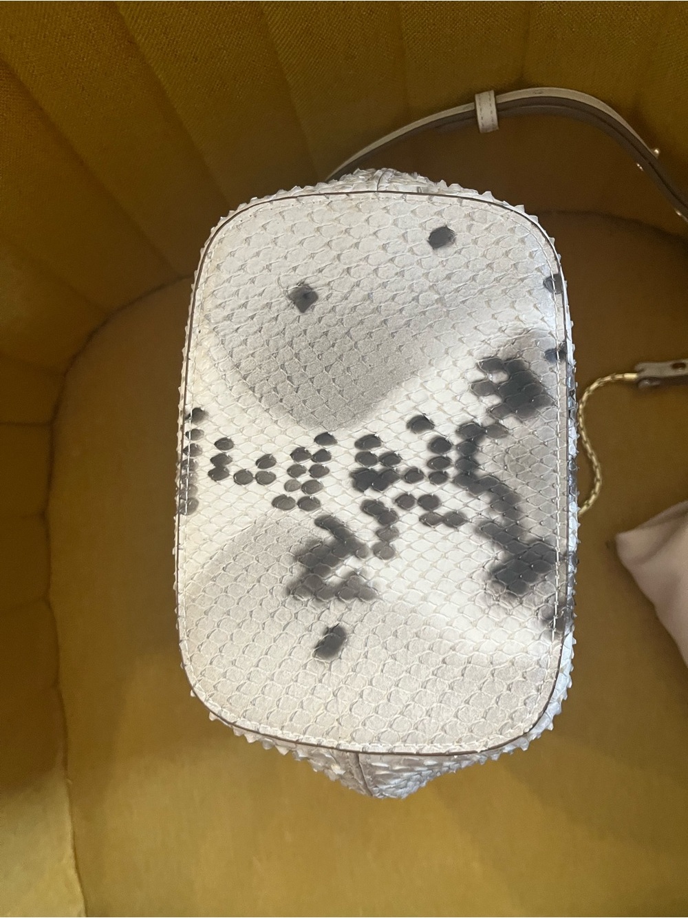 Source Unknown White Python-Embossed Drawstring Crossbody with Black Accent - Picture 7 of 7
